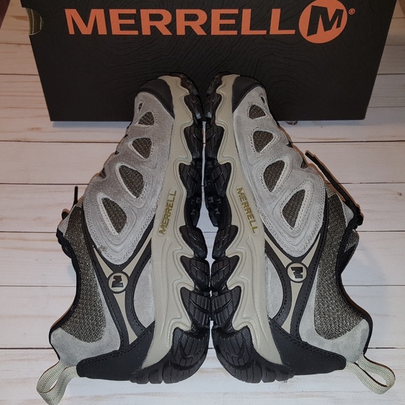 My goal is to share a good deal on cool kicks - Picture 6 of 8